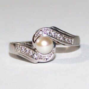 Sterling Silver Cultured Pearl Cubic Zirconia Ring